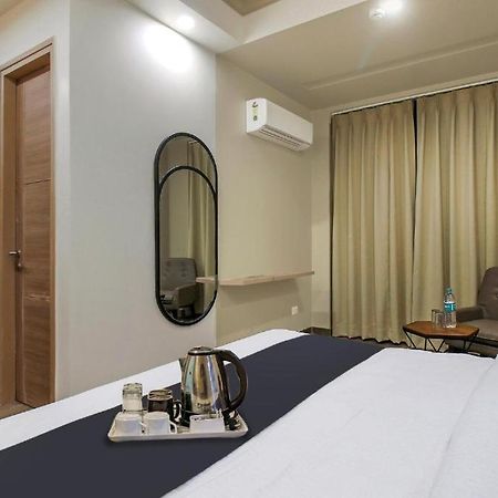 Hotel The Golf 1 Lucknow Ngoại thất bức ảnh