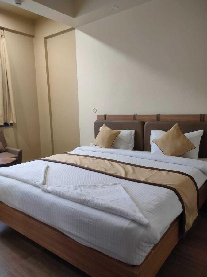 Hotel The Golf 1 Lucknow Ngoại thất bức ảnh