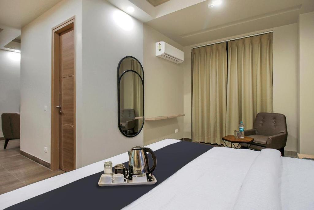 Hotel The Golf 1 Lucknow Ngoại thất bức ảnh