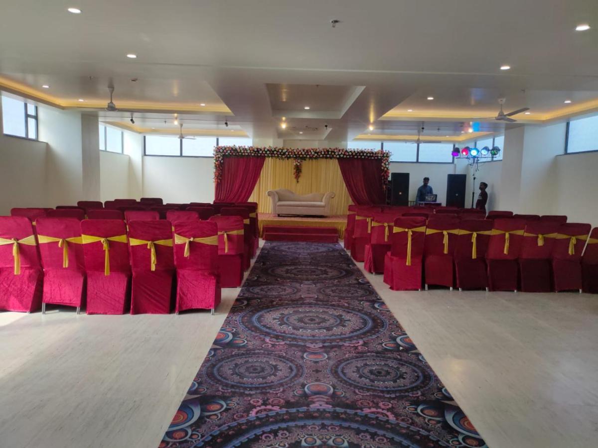 Hotel The Golf 1 Lucknow Ngoại thất bức ảnh