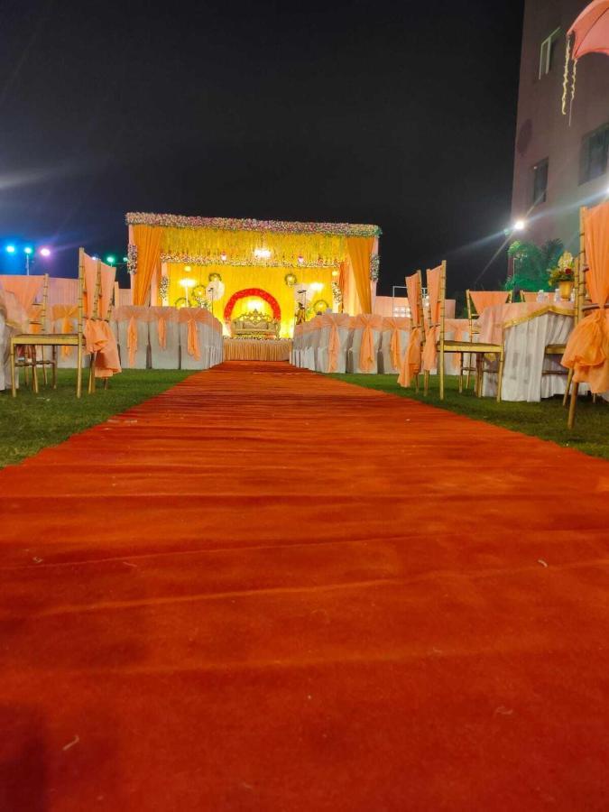 Hotel The Golf 1 Lucknow Ngoại thất bức ảnh