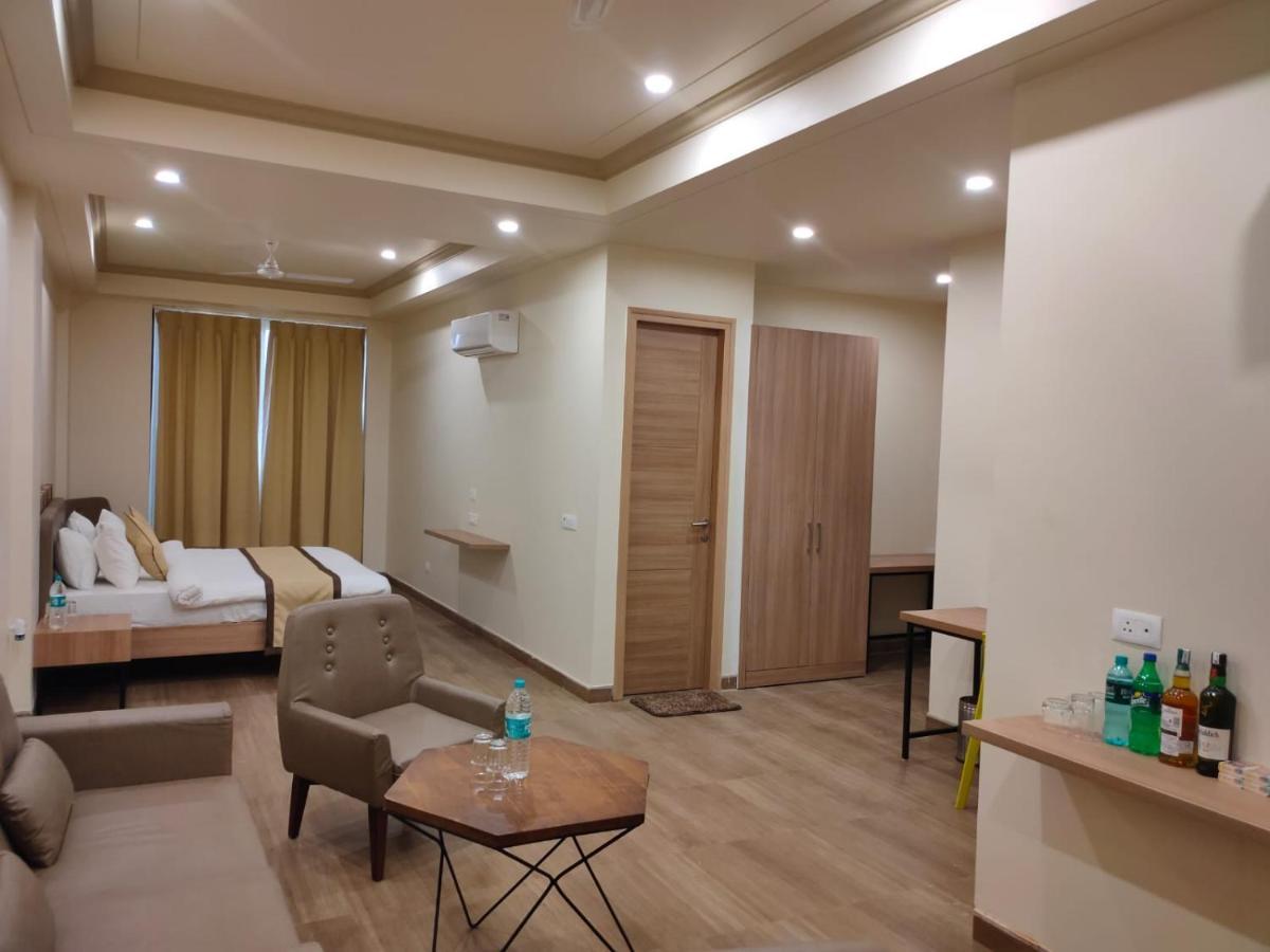 Hotel The Golf 1 Lucknow Ngoại thất bức ảnh