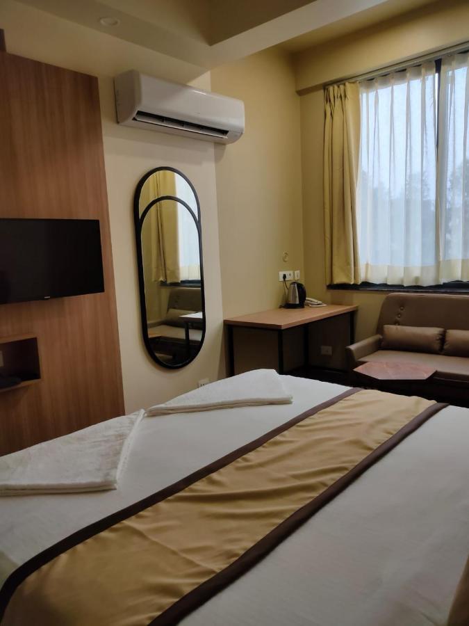 Hotel The Golf 1 Lucknow Ngoại thất bức ảnh