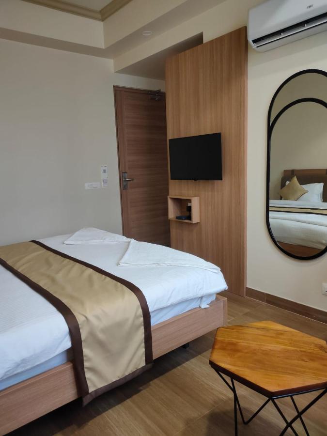 Hotel The Golf 1 Lucknow Ngoại thất bức ảnh