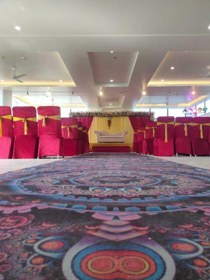 Hotel The Golf 1 Lucknow Ngoại thất bức ảnh