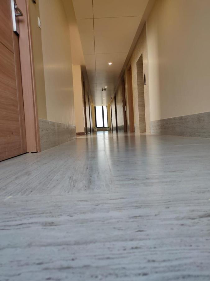 Hotel The Golf 1 Lucknow Ngoại thất bức ảnh